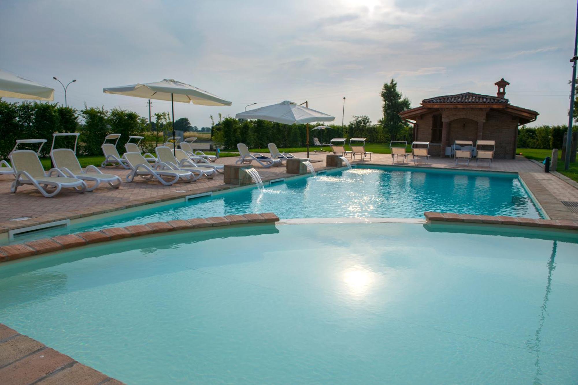 Hotel La Tavola Rotonda Cortemaggiore Εξωτερικό φωτογραφία