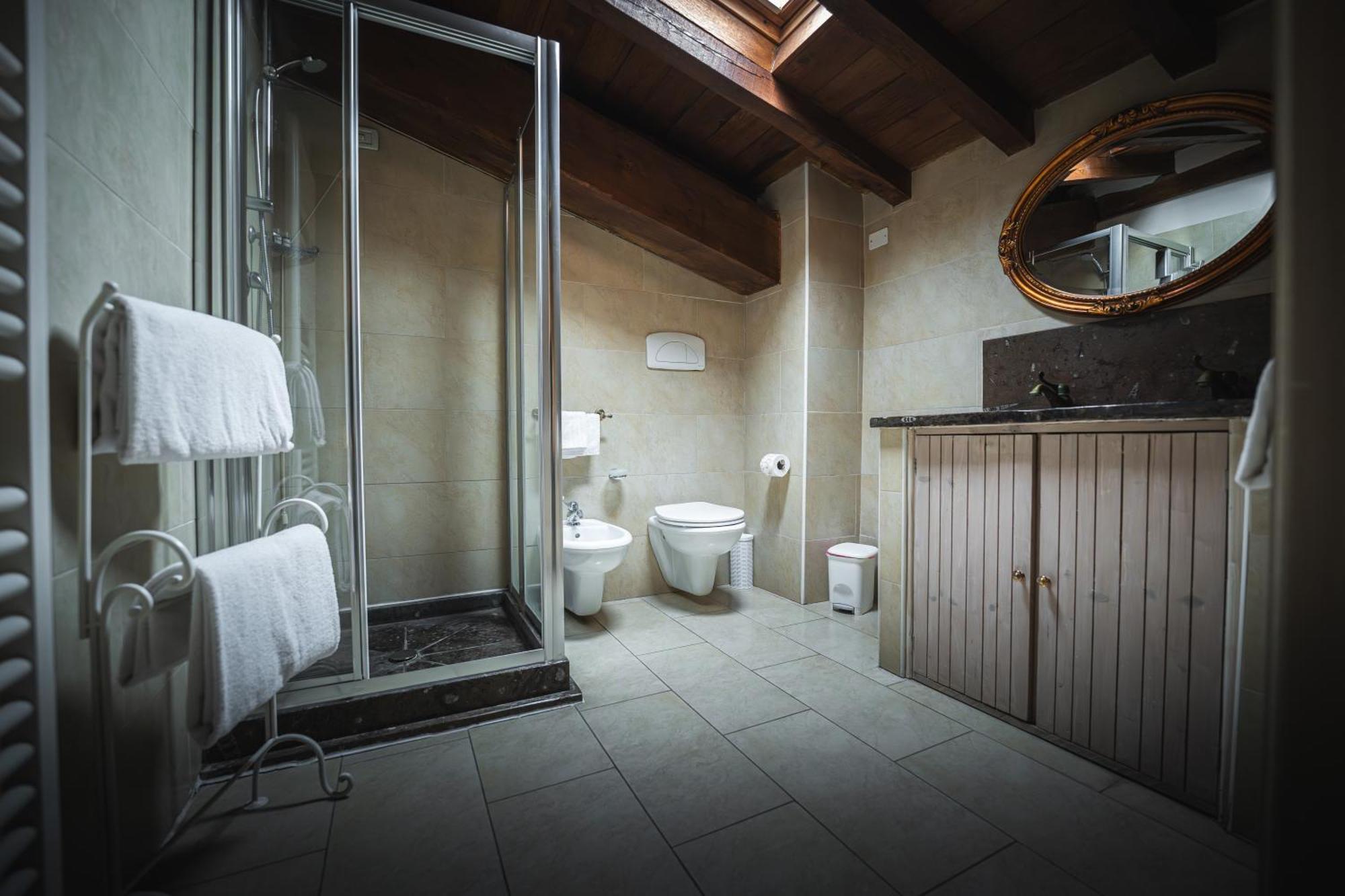 Hotel La Tavola Rotonda Cortemaggiore Δωμάτιο φωτογραφία