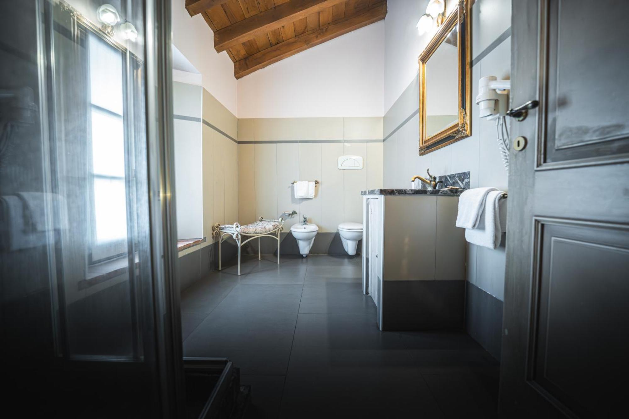 Hotel La Tavola Rotonda Cortemaggiore Δωμάτιο φωτογραφία