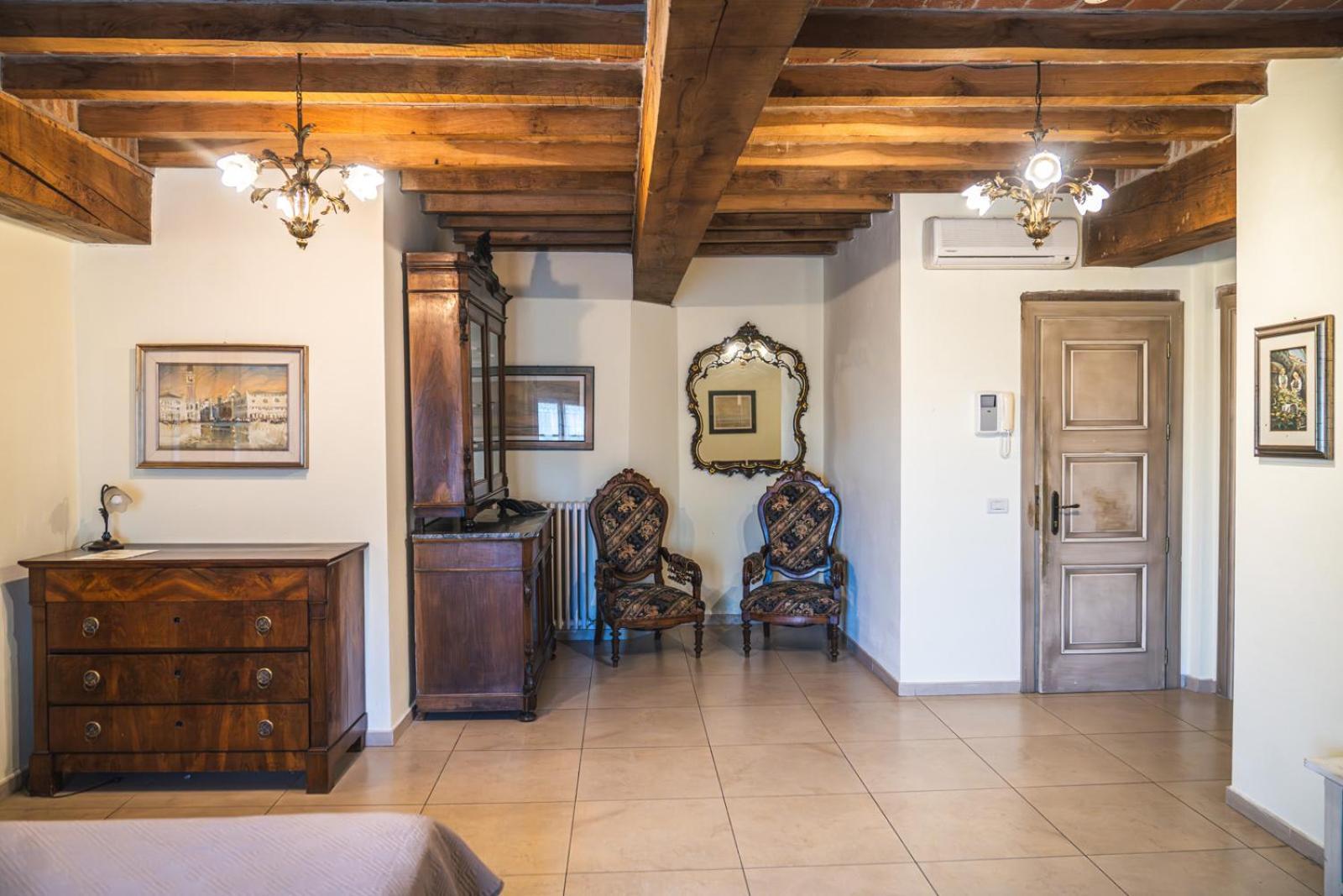 Hotel La Tavola Rotonda Cortemaggiore Εξωτερικό φωτογραφία