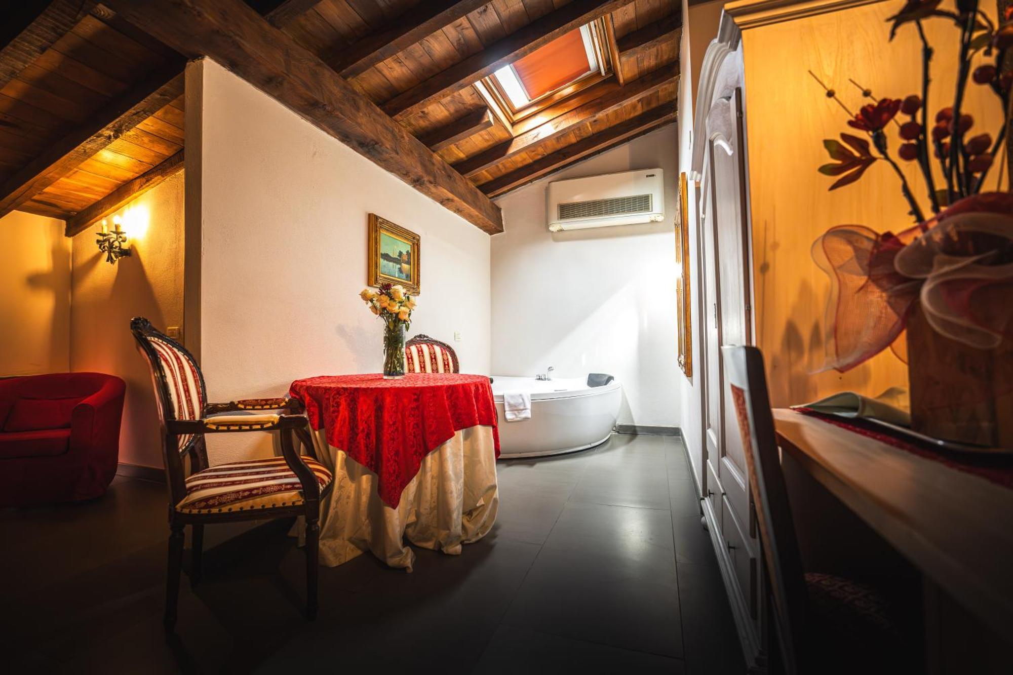 Hotel La Tavola Rotonda Cortemaggiore Εξωτερικό φωτογραφία