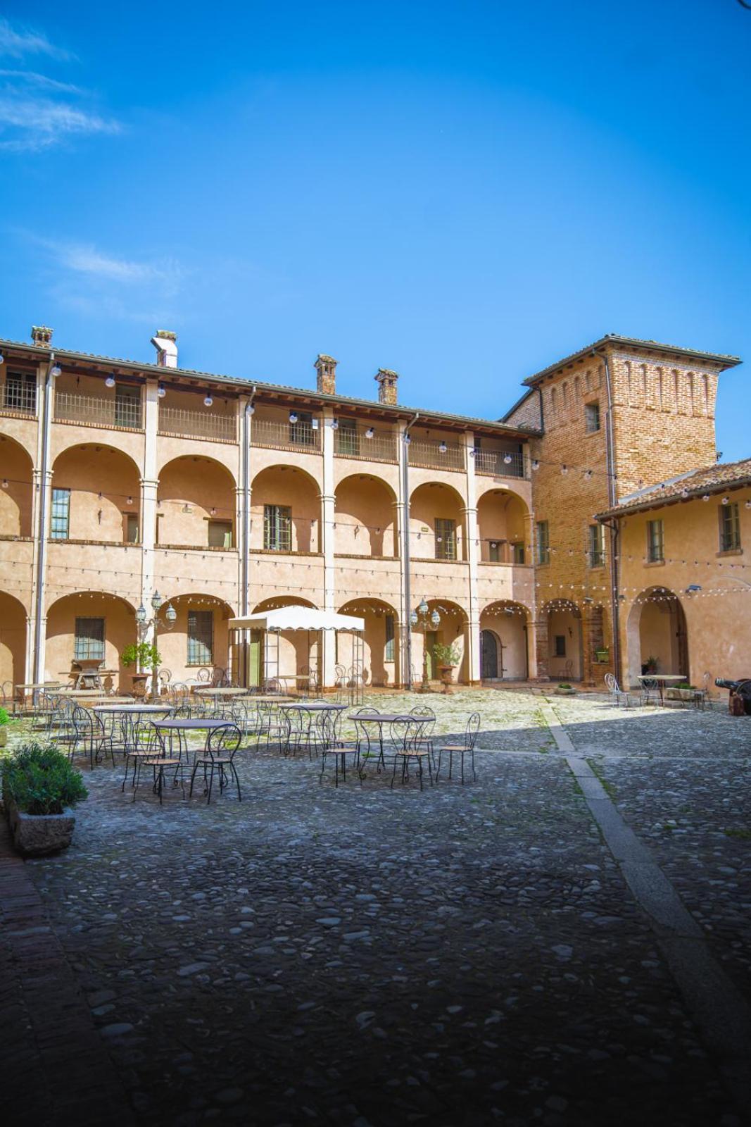 Hotel La Tavola Rotonda Cortemaggiore Εξωτερικό φωτογραφία