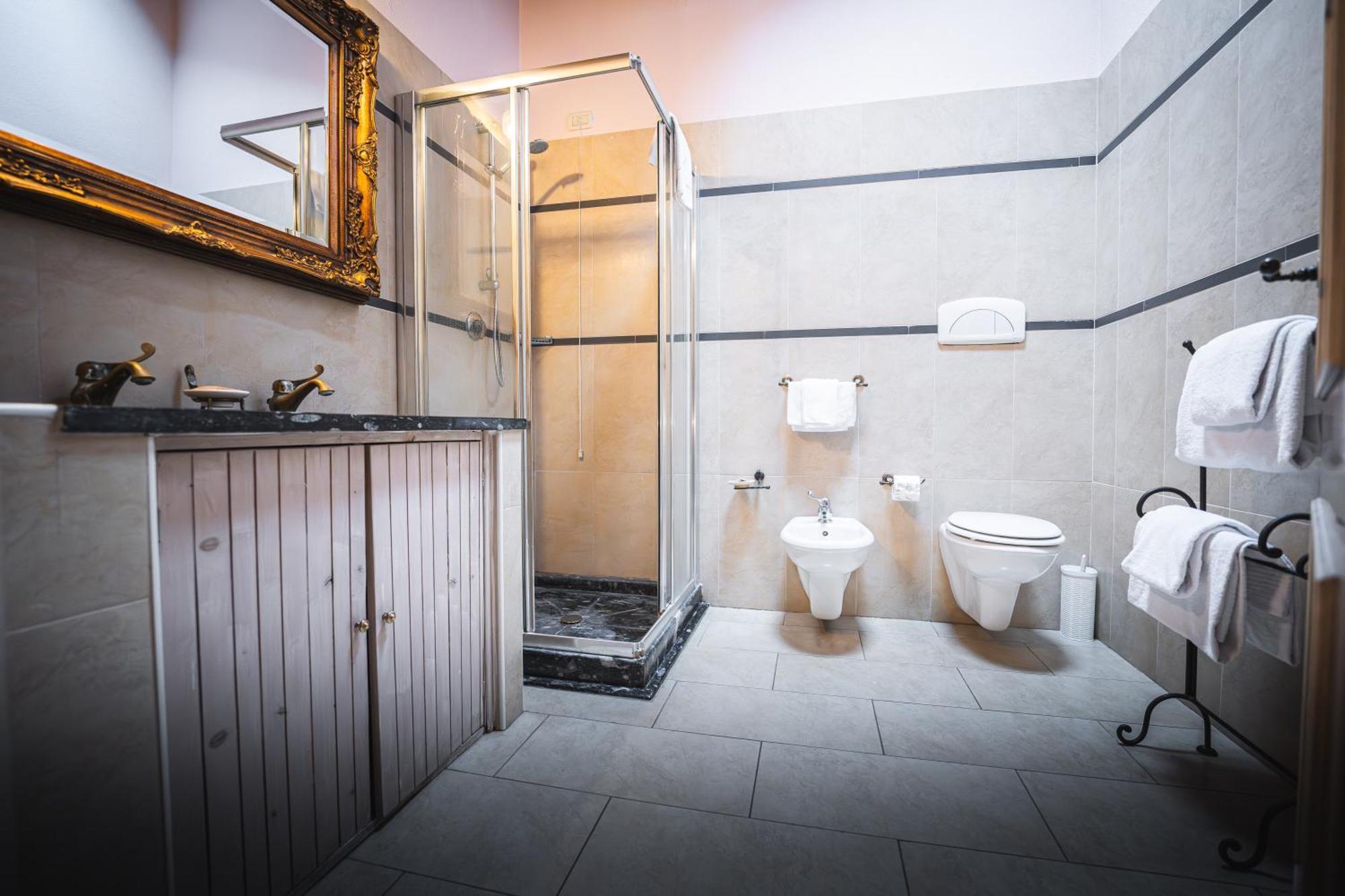 Hotel La Tavola Rotonda Cortemaggiore Δωμάτιο φωτογραφία