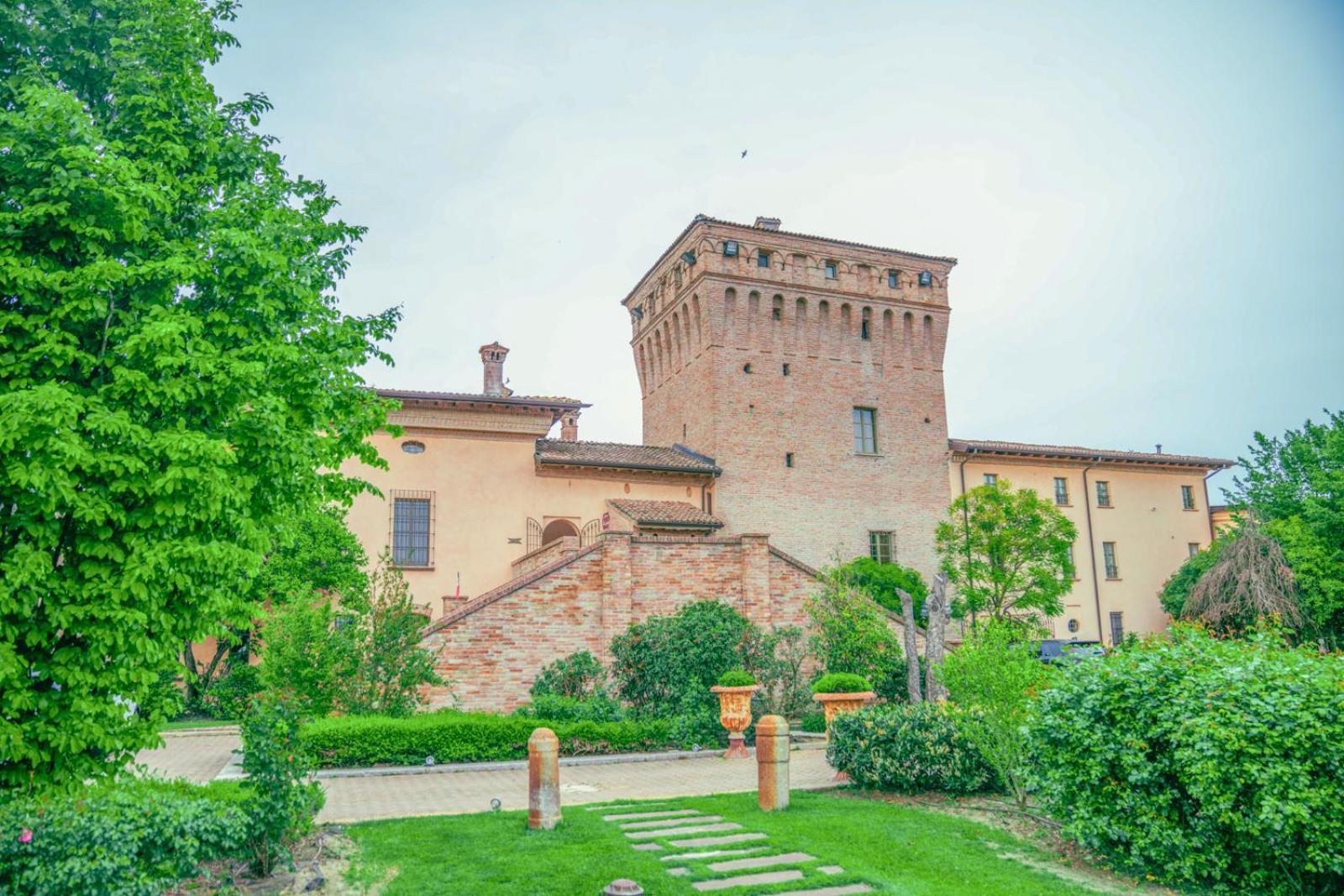 Hotel La Tavola Rotonda Cortemaggiore Εξωτερικό φωτογραφία
