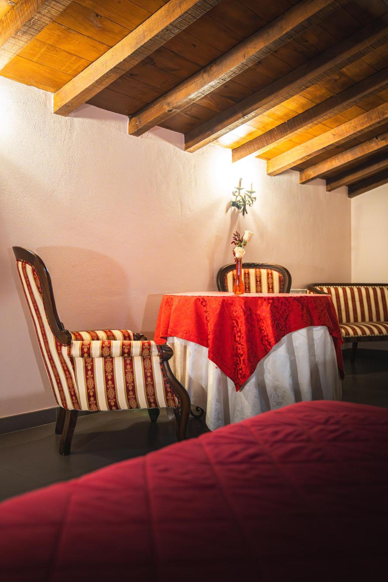 Hotel La Tavola Rotonda Cortemaggiore Δωμάτιο φωτογραφία